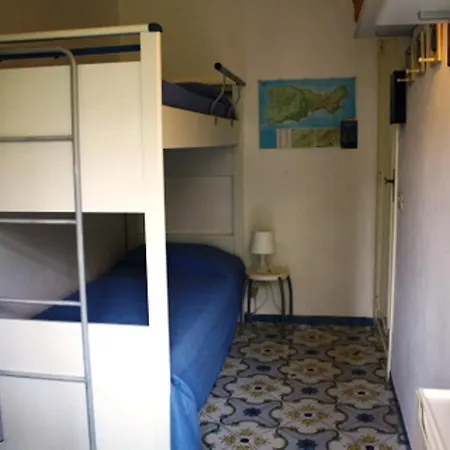 Tommi's Hotell Capri